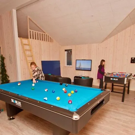 Sleeps 18 Pool Wifi * Ålbæk